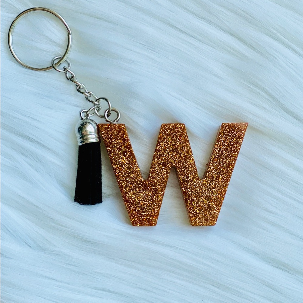 Custom W glitter letter keychain